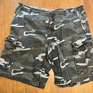 Men’s Faded Glory  Camo Cargo Shorts size 40